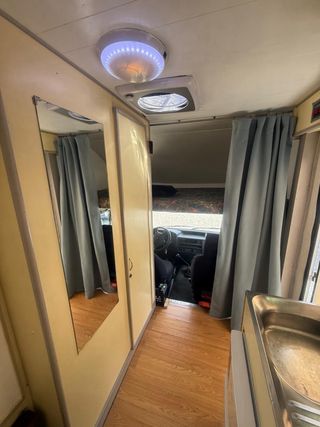 Autocaravana Vintage con Toldo