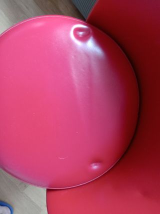 Butaca descalzadora roja piel sintética