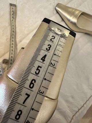 Zapatos de tacón dorados Jorge Juan