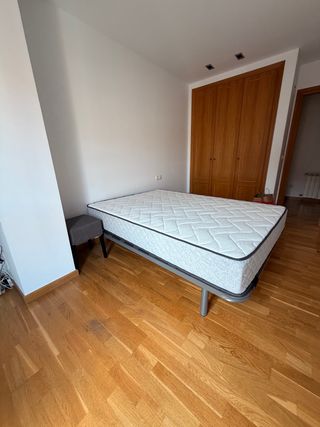 Colchón 135cm con base tapizada