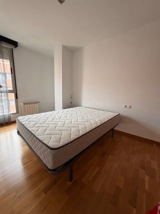 Colchón 135cm con base tapizada