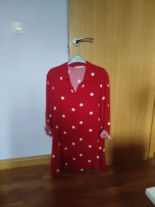 Vestido rojo lunares blancos