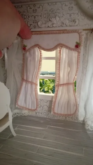Tenda Dollhouse 1:12 con Rose e Pizzo Beige