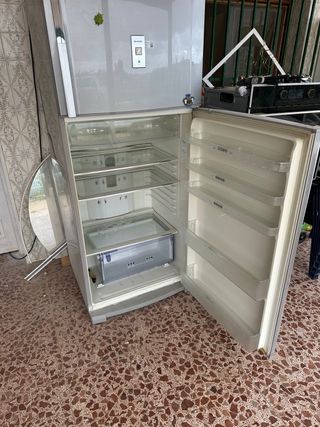 Nevera Sharp