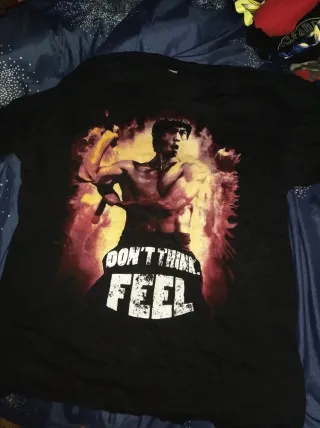 Camiseta Bruce Lee nunchakus