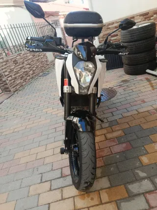 KTM Duke 125 ABS Blanca y Negra