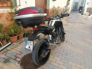 KTM Duke 125 ABS Blanca y Negra