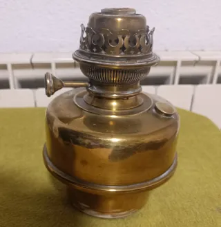 Antigua lámpara de aceite Art Nouveau