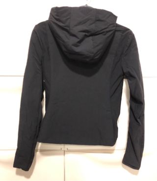 Chaqueta técnica Oysho negro