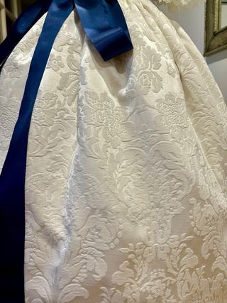 Traje de Fallera niña con tejido blanco muy bonito