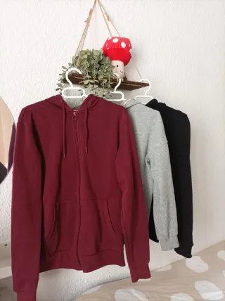 3 Chaquetas con capucha