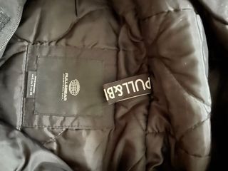 Chamarra Negra con Capucha