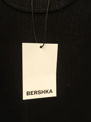 Camiseta Bershka Negra Manga Corta