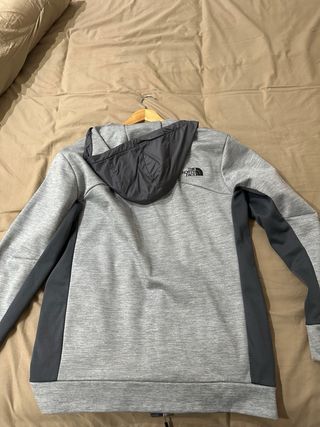 Chaqueta The North Face con capucha gris