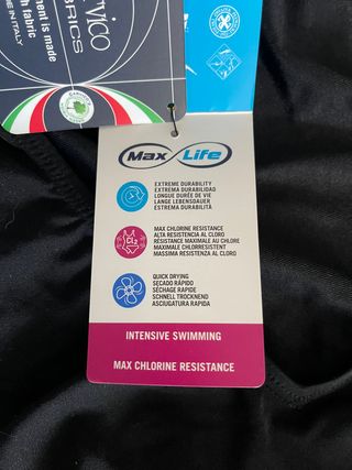 Bañador deportivo Arena negro y rosa con etiquetas