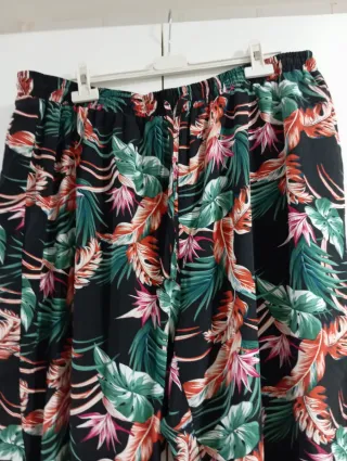Pantalón estampado tropical