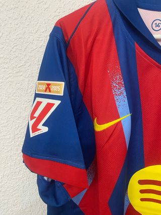 Camiseta deportiva azul y granate talla M