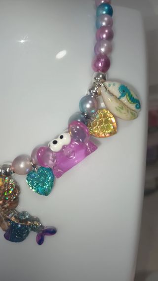 Llavero con dijes de sirena y corazón