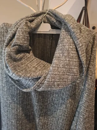 Casaca de punto gris y negra talla XL