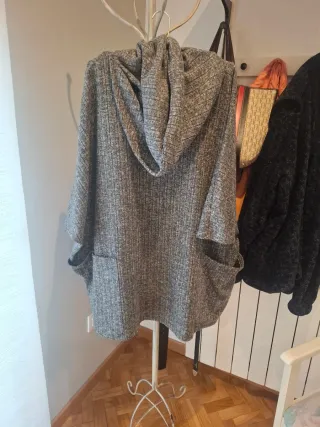 Casaca de punto gris y negra talla XL