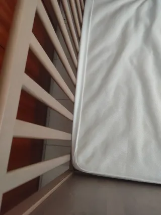 Cuna sundvik marron IKEA y colchón firme nuevo