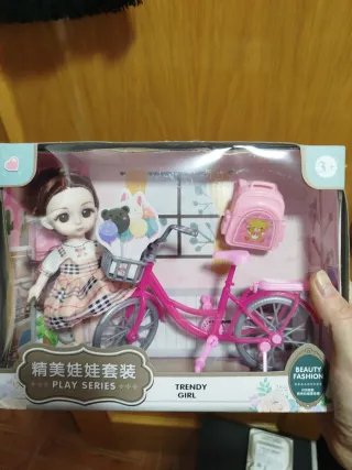 Juego de muñecas y bicicleta