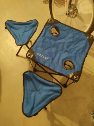 Conjunto mesa y 2 taburetes plegables