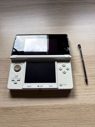Nintendo 3DS (Blanca) + Accesorios