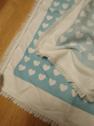 Manta infantil corazones