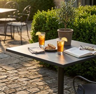 Tavolo da Esterno Multifunzione in Acciaio 70x70cm
