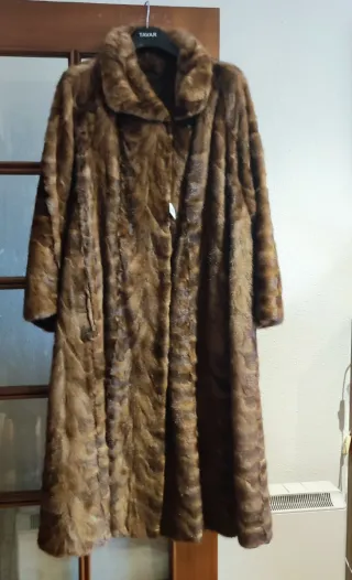 Abrigo de piel marrón