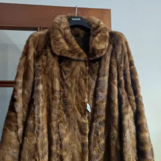 Abrigo de piel marrón