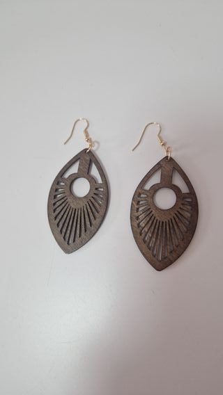 Pendientes madera diseño geométrico