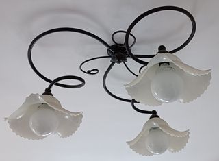 Due Lampadari con 3 punti luce, in metallo e ceram