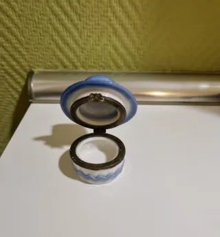 Cajita joyero con forma de sombrero