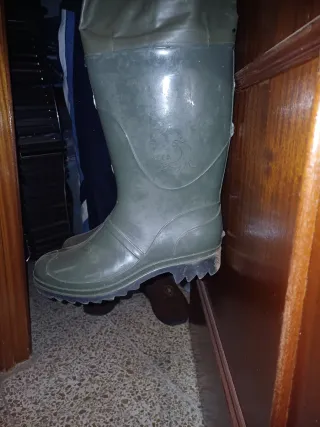 Traje de pesca vadeador y aletas