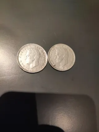 Monedas de 25 pesetas de 1975 estrellas 78y76