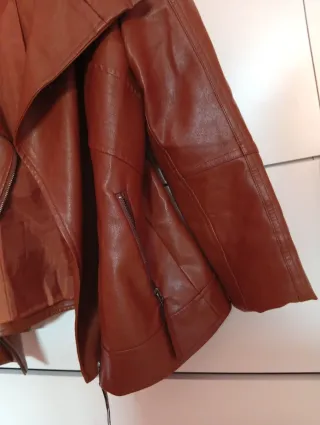 Chaqueta de piel marrón