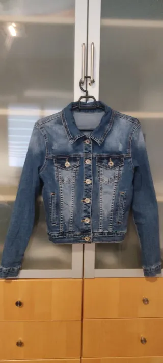 Chaqueta tejana tipo Levis con alas brillantes T-S