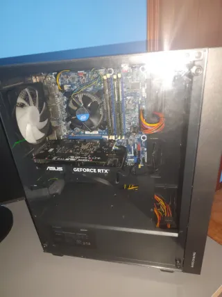 PC ASUS GeForce RTX - No da imagen