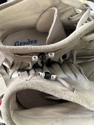 Sneakers grigie con frange