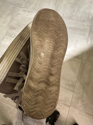 Sneakers grigie con frange