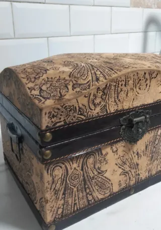 Baúl antiguo decorado