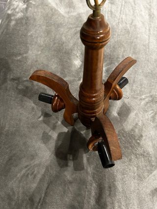 Lámpara de madera con globo de cristal