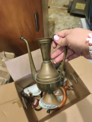 Olla antigua de metal