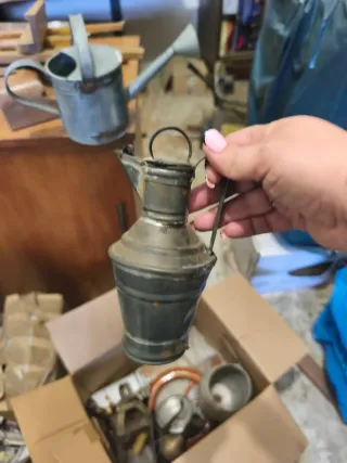 Olla antigua de metal