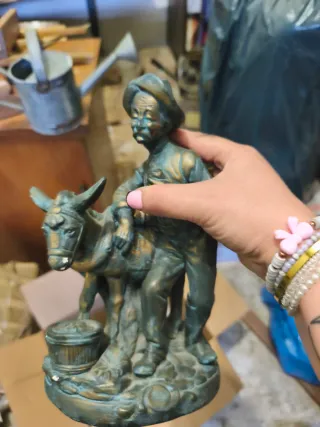 Olla antigua de metal