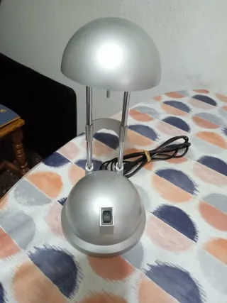 Flexo de mesa plateado