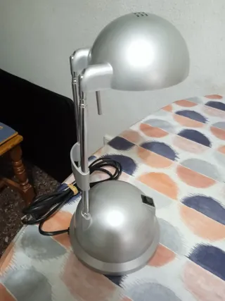 Flexo de mesa plateado