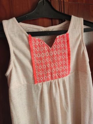 Camiseta étnica beige y rosa NUEVA